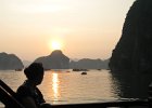 IMG 0595  Jette nyder Halong Bugtens solnedgang på  dækket af junken Bai Tho